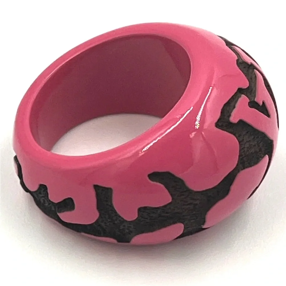 Pink LOUIS VUITTON Wood Berg Leo Monogram Ring - Picture 5 of 10